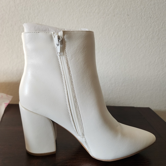 Sugar White Ankle Heeled Boots Size 8M - Picture 10 of 15